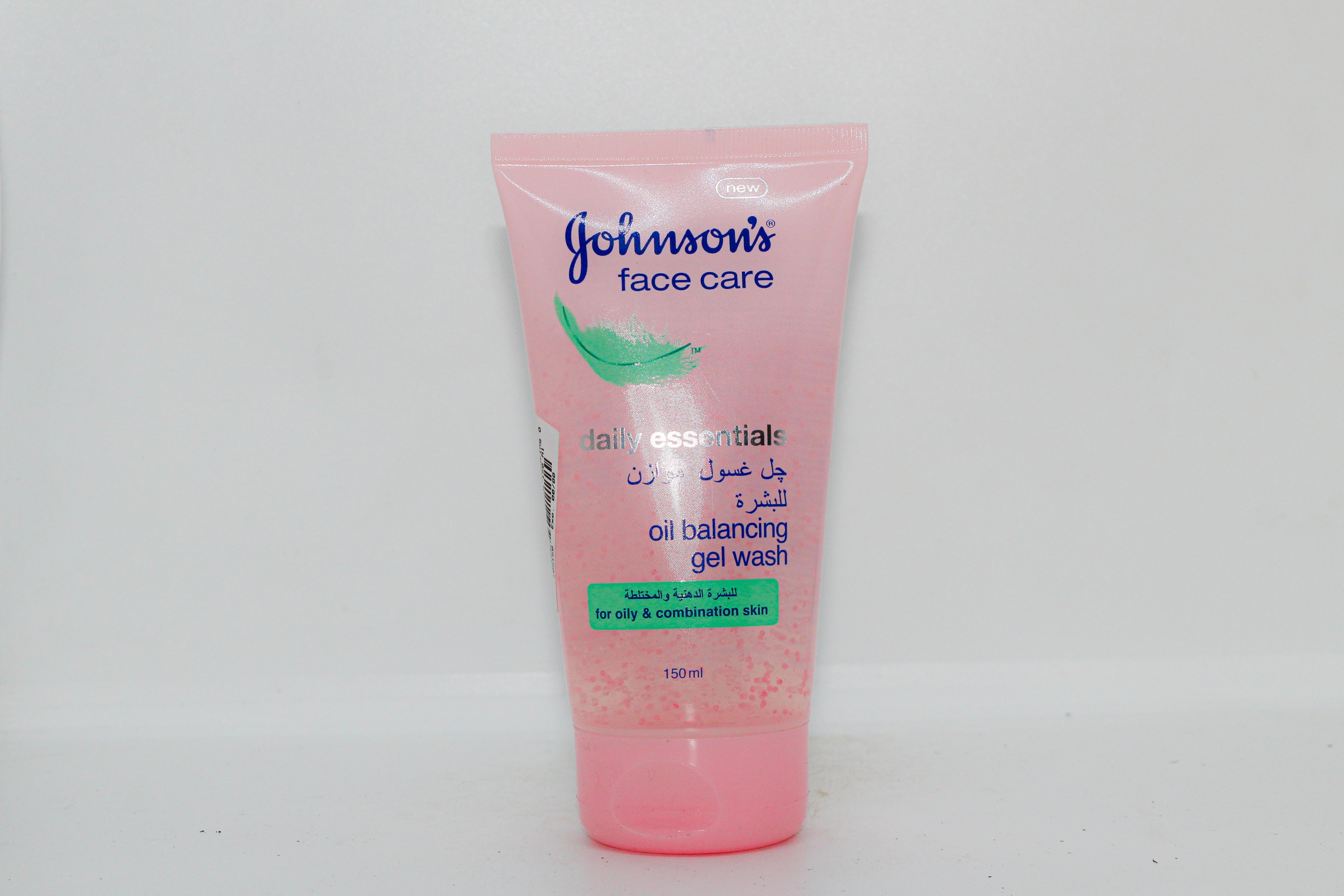 JOHNSONS DAILY GEL WASH 150ML بشره دهنيه